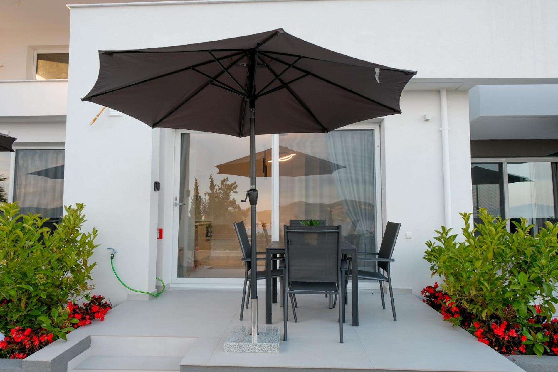 Aquarama Suites Nea Iraklitsa Exterior photo